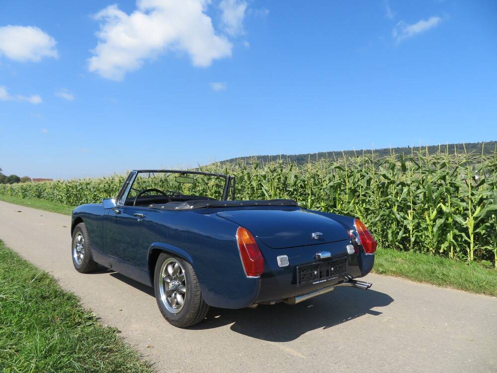 MG_Midget_MkIII_offen_hinten.jpg