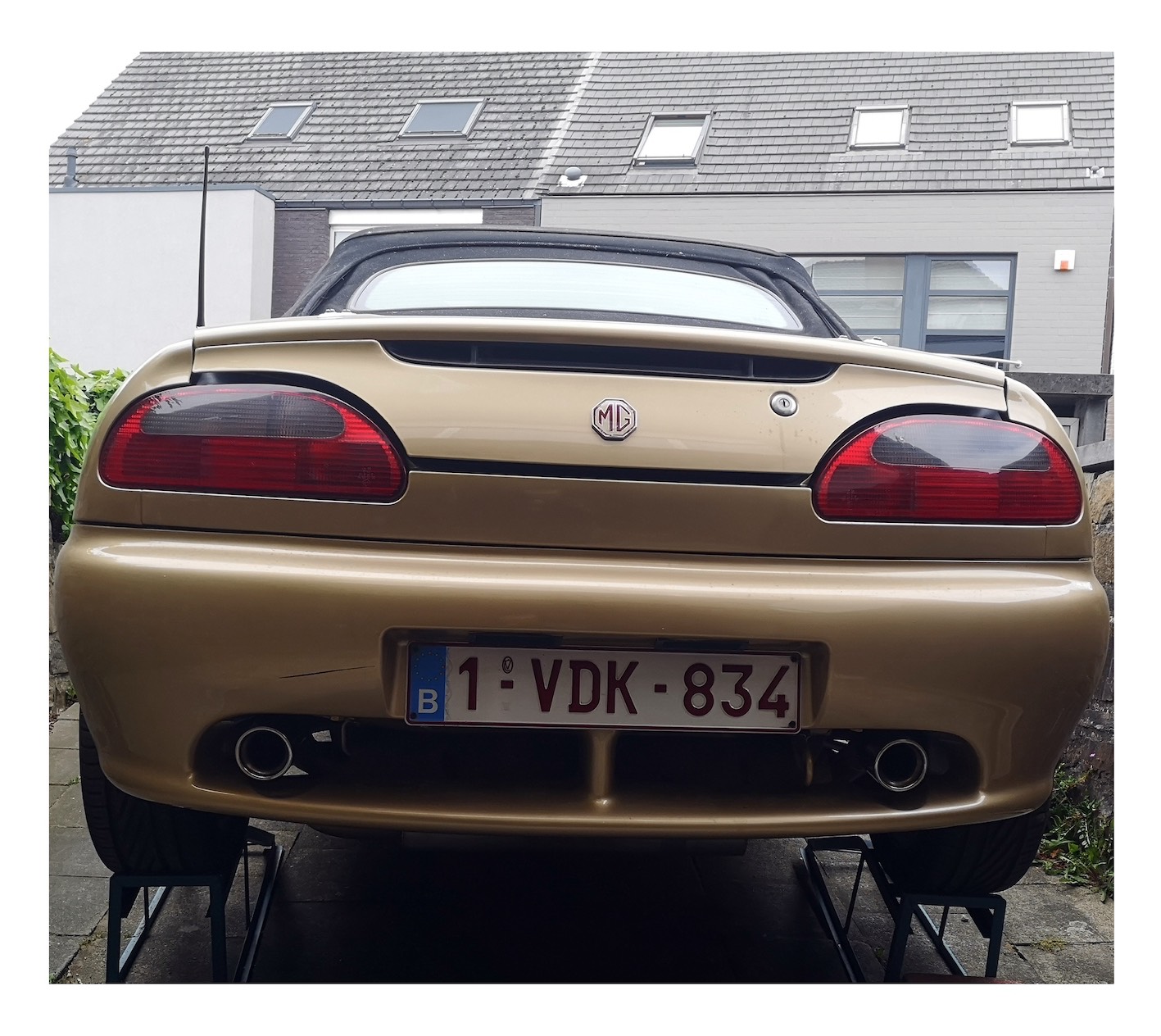 MG F correction sorties échappement min.jpeg