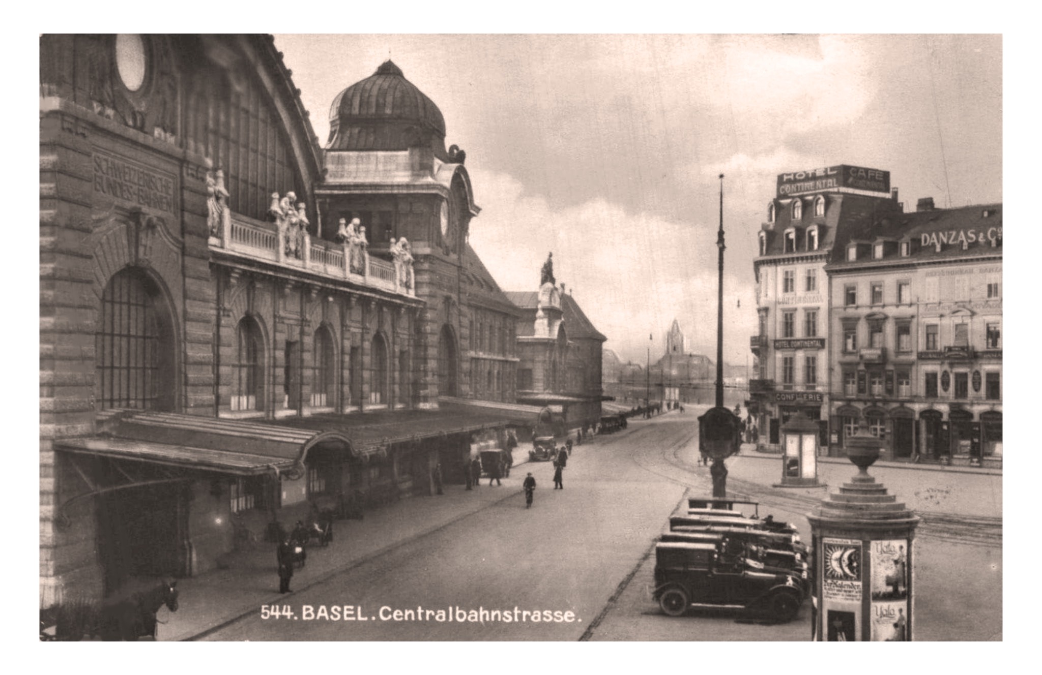 Basel Bâle (CH) Centralbahnstrasse (544).jpg