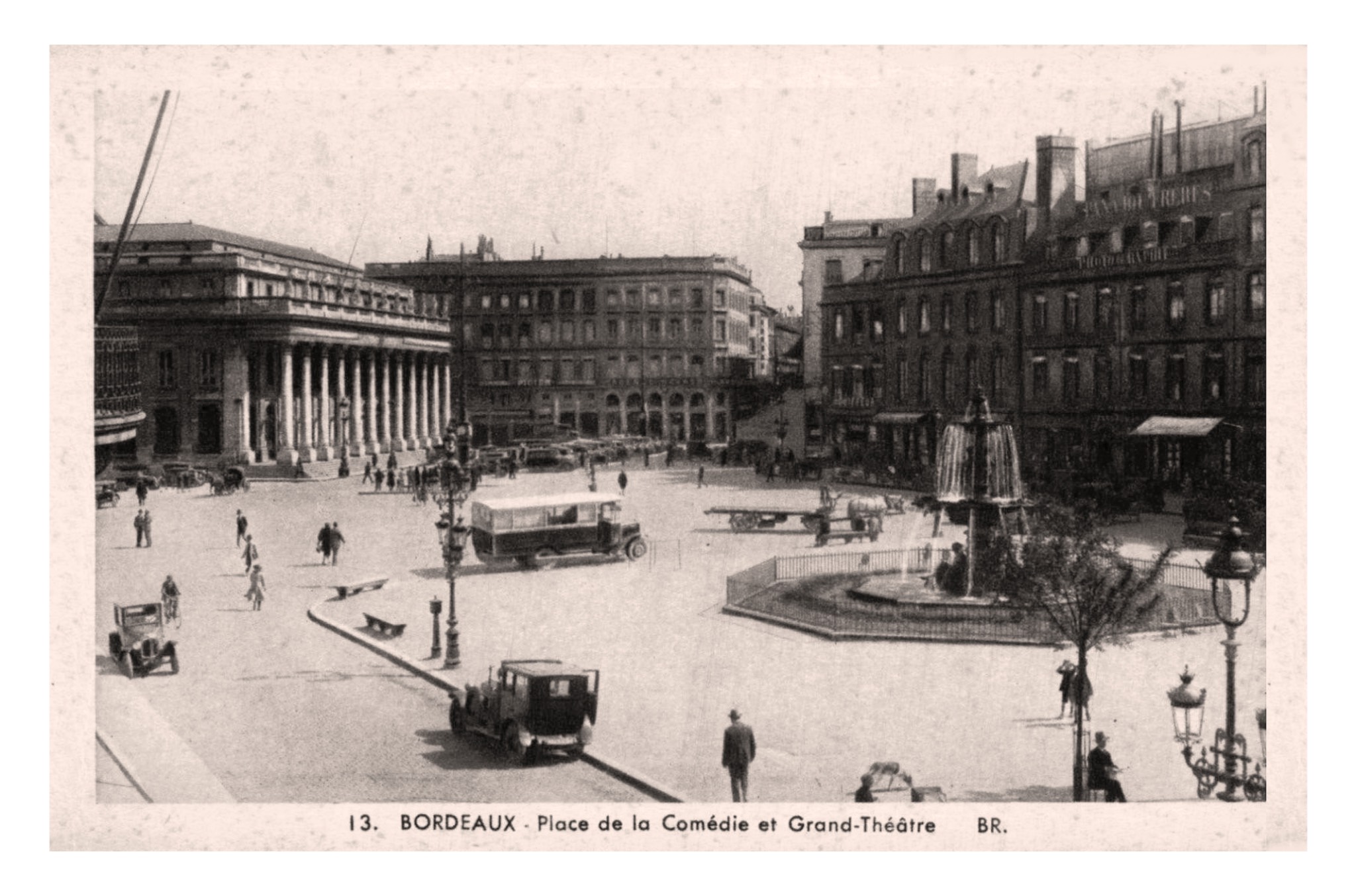 Bordeaux, Gironde, Place de la Comédie (BR 13).jpg