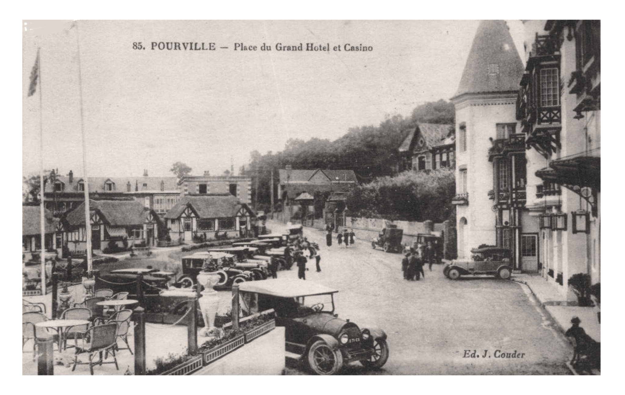 Pourville, Seine Maritime, Place du Grand Hôtel et Casino (ED J Couder 85).jpg