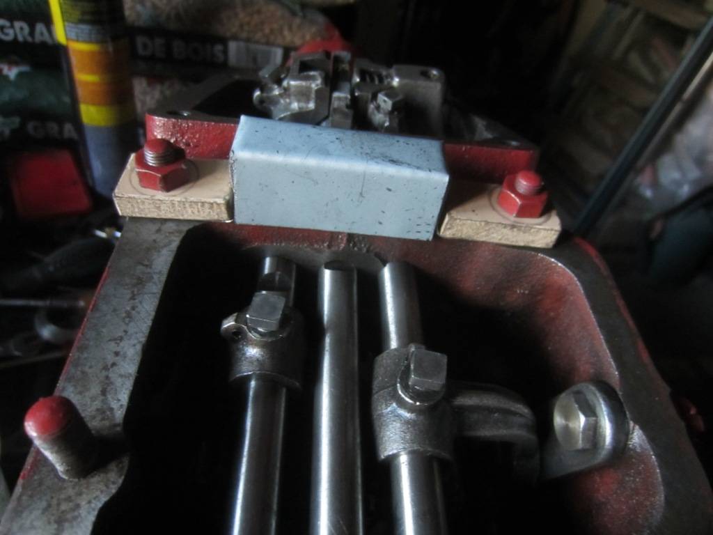 Outil pour tenir les 3 ressorts et leurs billes sans le couvercle III.JPG