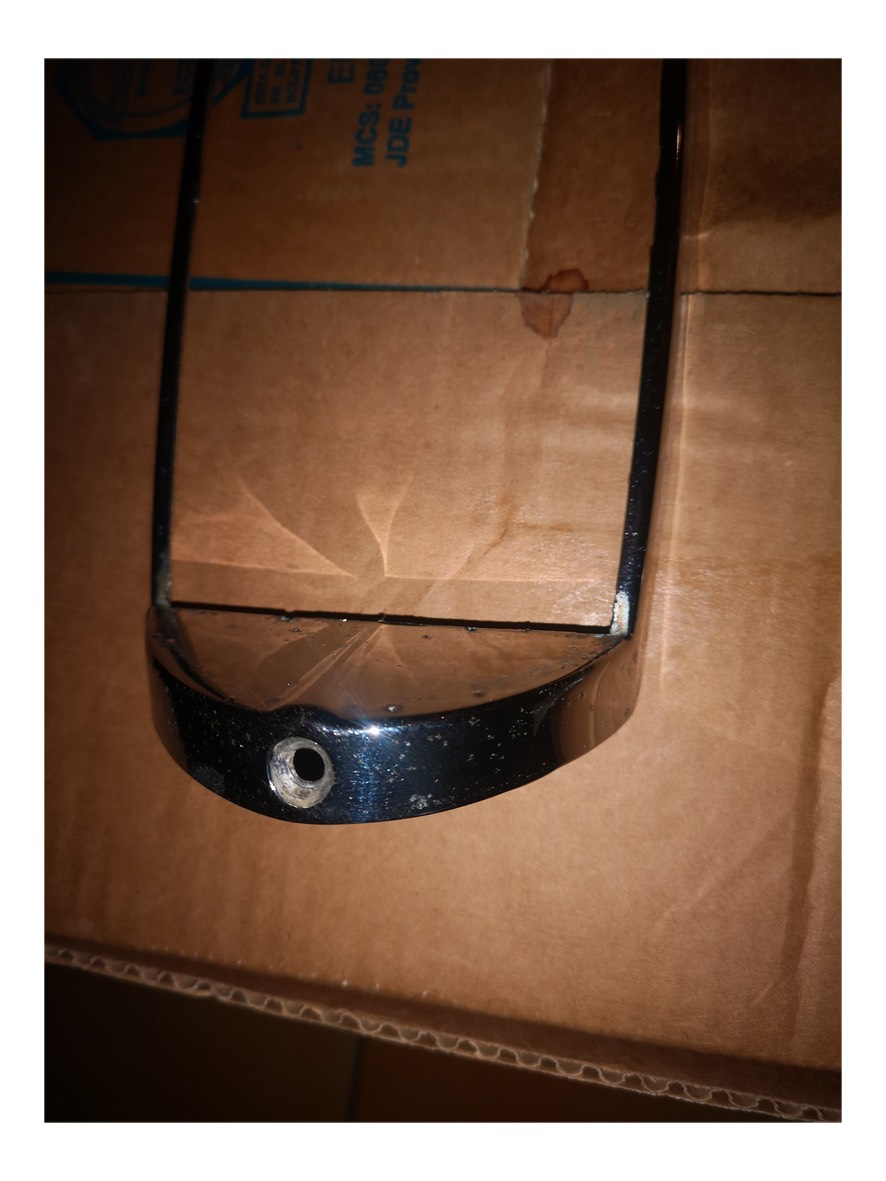 MG B C, garniture chrome feux arrière 2.jpg